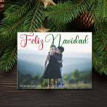 Feliz Navidad Red Green Script Foto Spanisch Feiertagspostkarte<br><div class="desc">Modernes Foto der Familie Feliz Navidad mit wunderschöner Kalligraphie in Rot und Grün. Diese schönen Feiertage Spanische Weihnachtsfotografie Postkarten verfügen über ein prächtiges Drehbuch und Ihren Namen in Weiß über das ganze horizontale Bild.</div>