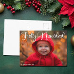 Feliz Navidad White Script Foto Feiertagspostkarte<br><div class="desc">Elegantes spanisches Weihnachtsgebäck aus einer Postkarte mit einer wunderschönen,  kursiven Schrift in Weiß. Diese modernen Baby-Postkarten sind mit einer prächtigen Typografie mit Feliz Navidad en Espanol ausgestattet und mit Ihrem eigenen Text über das komplette Blutbild in Weiß versehen. Ideal,  um ein lächelndes Baby oder glückliches Kind zu feiern.</div>