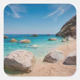 Felsen am Strand Cala Mariolu auf Sardinien, Itali Quadratischer Aufkleber