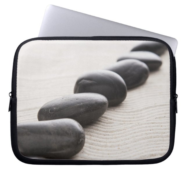 Felsen auf Sand Laptopschutzhülle (Vorderseite)