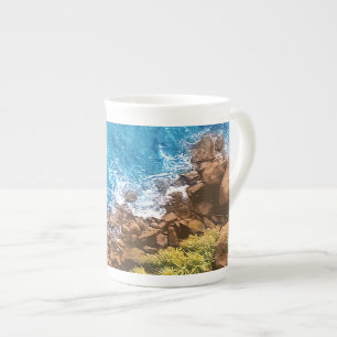 Felsen im Meer, Ansicht von oben 1 Prozellantasse