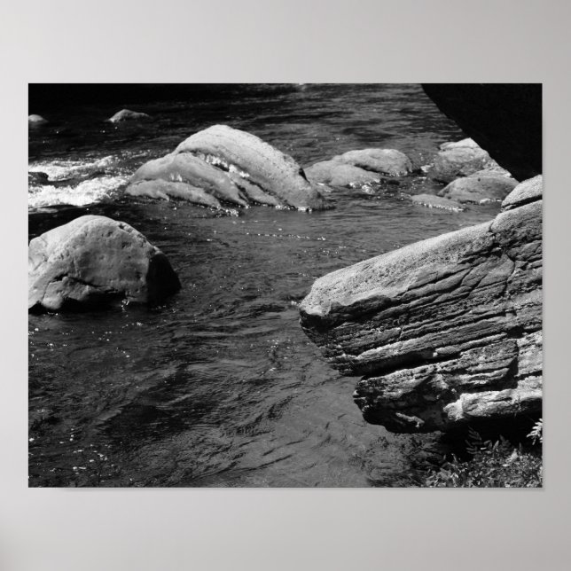 Felsen und Stream Natur schwarz-weiß Poster (Vorne)
