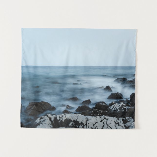 Felsenküste mit wenig Wasser Wandteppich (Vorderseite (Horizontal))