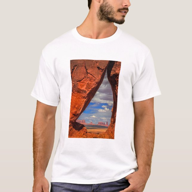 Felsfenster zum Monument Valley, AZ T-Shirt (Vorderseite)