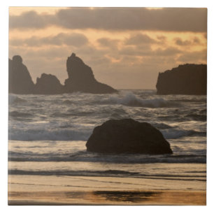 Felsformationen am Strand in Bandon, Oregon Fliese