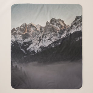 FELSGEBIRGE UNTER GRAUEM KY SHERPADECKE