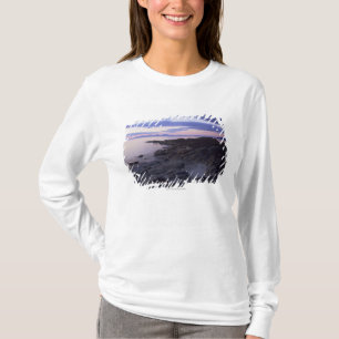Felsige Küste am Sonnenuntergang in Kintyre, T-Shirt
