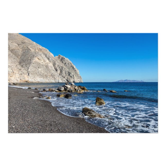 Felsiger schwarzer Sandstrand Fotodruck (Vorne)