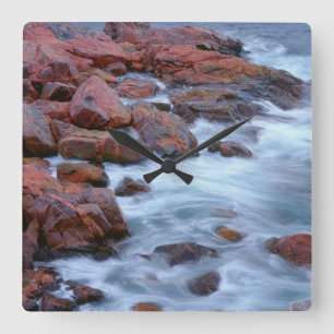 Felsstrand mit Wasser, Kanada Quadratische Wanduhr