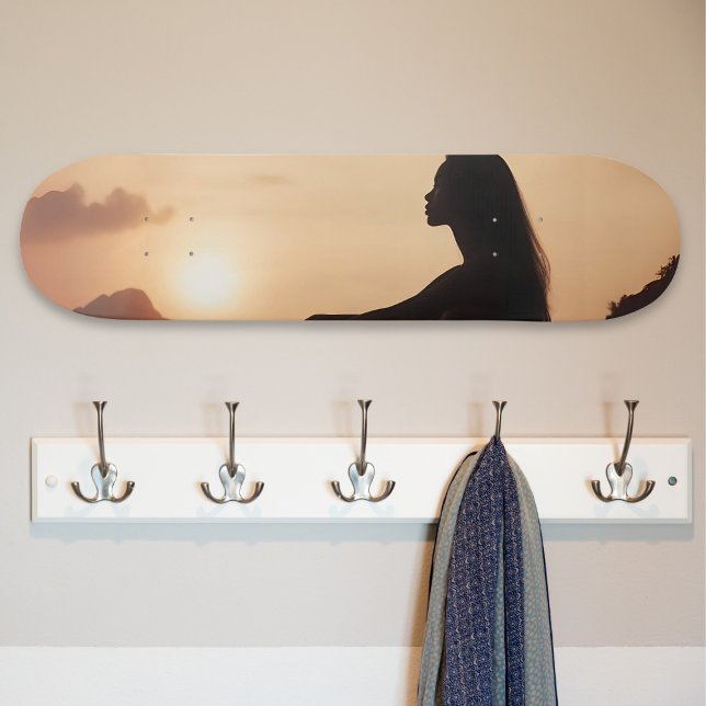 Female Silhouette at Sunset Skateboard (Von Creator hochgeladen)