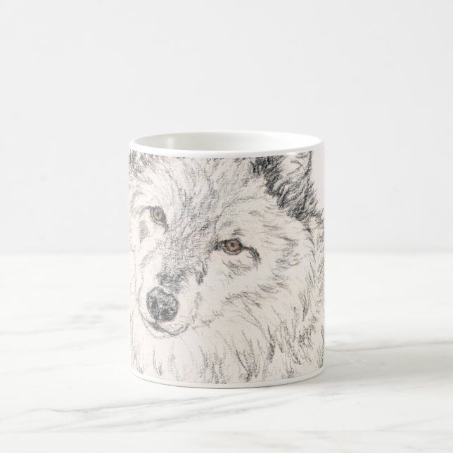 Femelle de tasse de café de loup alpha (Centre)