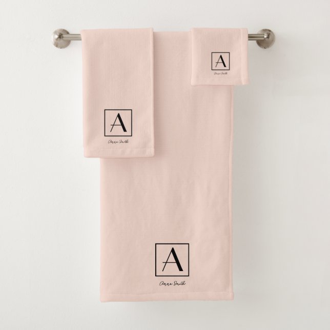 Feminine Blush Pink Monogram Initial Script Chic Badhandtuch Set (Insitu)