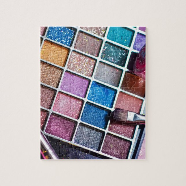 Feminine Colorful Makeup Artist (Vertikal)