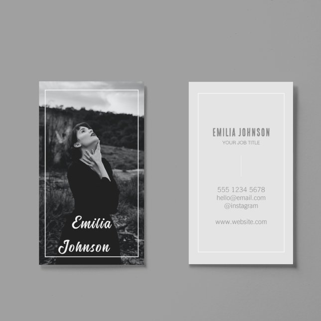 Feminine Elegant Black & White Foto Typografie Visitenkarte (Von Creator hochgeladen)