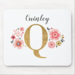 Feminine Monogram, erster rosa Goldbrief Q Mousepad<br><div class="desc">Ein wunderschönes,  mit Monogramm,  rosa Blumenmousepad mit rosa Blume und einem goldenen monogrammatischen Buchstaben Q. Personalisieren Sie das Mauspad,  indem Sie Ihren Namen unter dem Monogramm hinzufügen. Macht ein lustiges Geschenk für einen Freund oder für eine Brautjungfrau. Entworfen für Sie von BlackBerry Boulevard.</div>