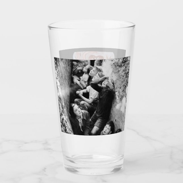 Feminist Pop Art Glas (Vorderseite)