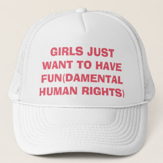 Feministische Mädchen wollen gerade, um Rechte zu Truckerkappe