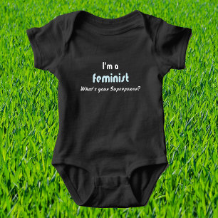 Feministischer Supermachtslogan Baby Strampler