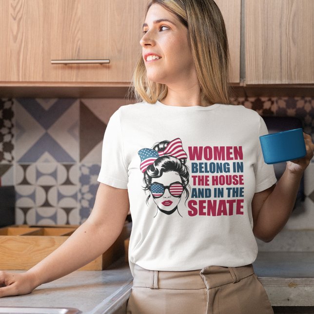 Feministisches Zitat politischer Frauen Tri-Blend Shirt (Von Creator hochgeladen)