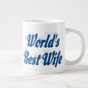 Femme avec tasse de café géante à demi-texte bleu