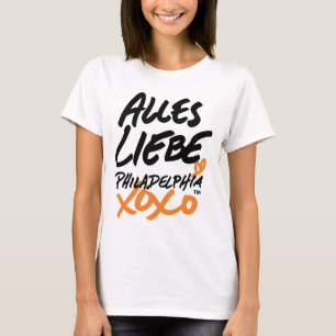 Femmes avec Love dans le T-shirt allemand