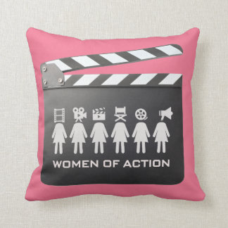 femmes de coussin d'action