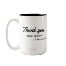 Femmes de Merci qui travaillent la tasse