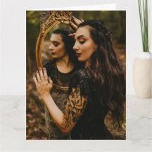 femmes magnifiques avec carte de voeux miroir