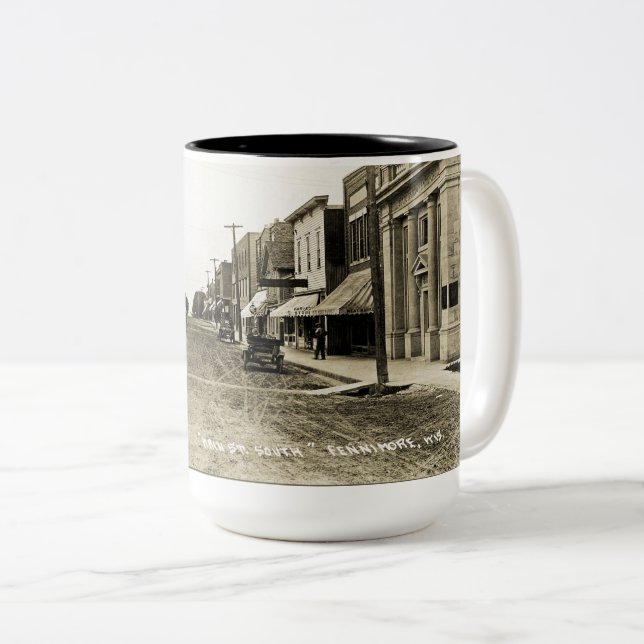 Fenimore Wisconsin South Main Street Circa 1900   Zweifarbige Tasse (VorderseiteRechts)