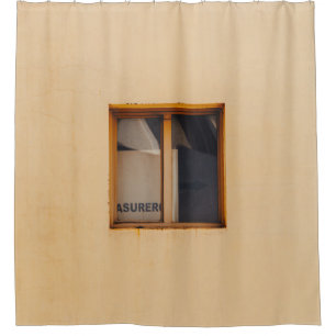 FENSTER AUS GERAHMTEM HOLZ DUSCHVORHANG