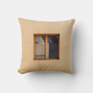 FENSTER AUS GERAHMTEM HOLZ KISSEN