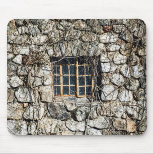 Fenster in einer Steinmauer Mousepad