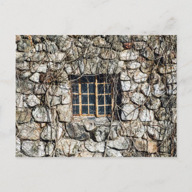 Fenster in einer Steinmauer Postkarte (Vorderseite)