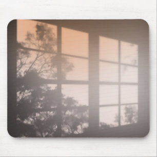 Fensterschatten mit Laub Mousepad