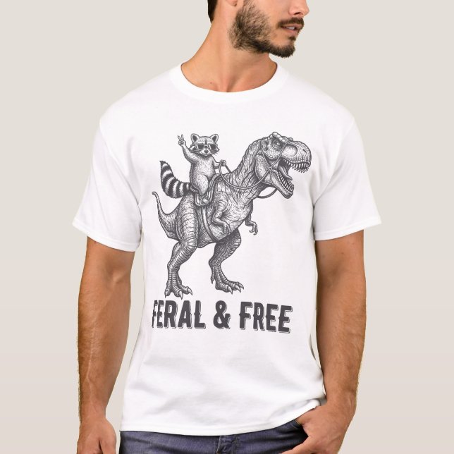 Feral and Free Raccoon Riding a T-Rex Funny Retro T-Shirt (Vorderseite)