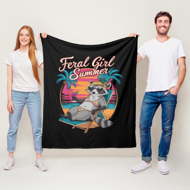 Feral Girl Summer Beach Funny Raccoon Fleecedecke (Beispiel)