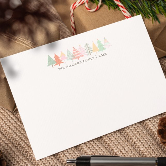 FERIENFAMILIE NOTECARDS Frohe Weihnachtsbaum Mitteilungskarte (Personalized Holiday Notecards with Family Name & Pastel Doodled Tree Border")