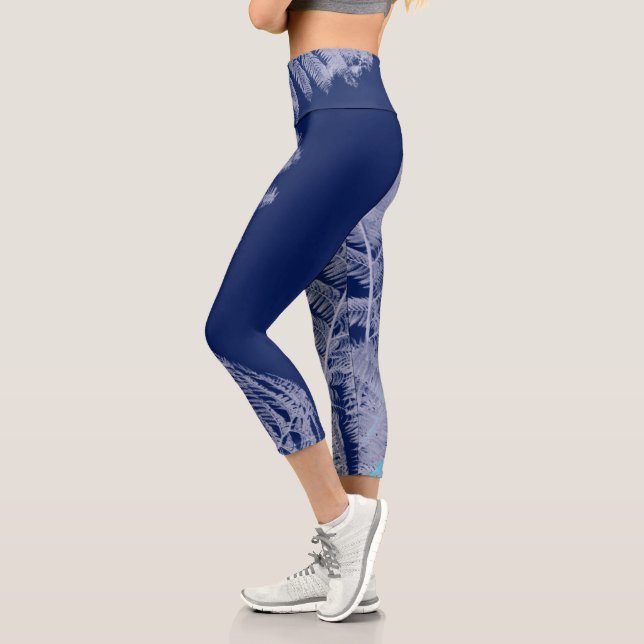 Fern Blätter Texture Sketch White Blue Capri Leggings (Links)