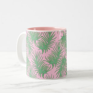 Fern ist in rosa. zweifarbige tasse