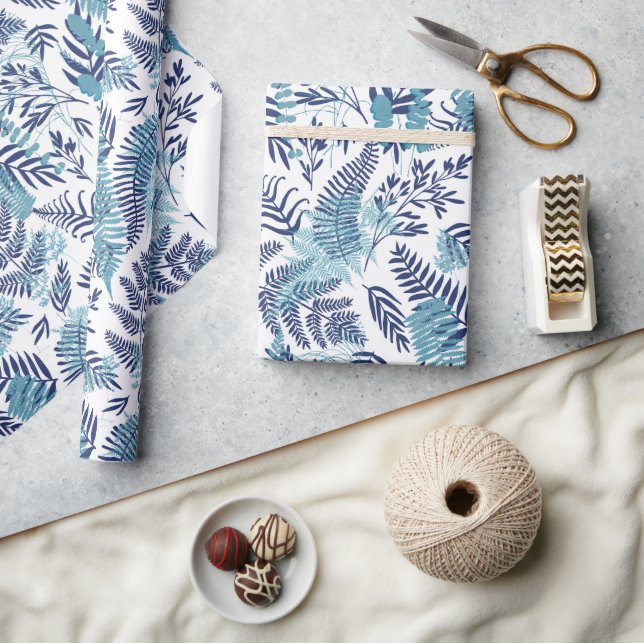 Ferns in Blue and White Wrapping Paper Geschenkpapier (Kunsthandwerk)