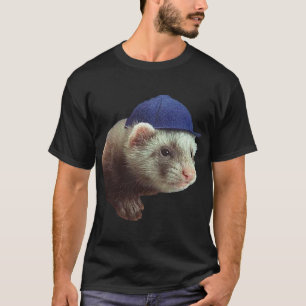 Ferret portant un T-shirt Casquette