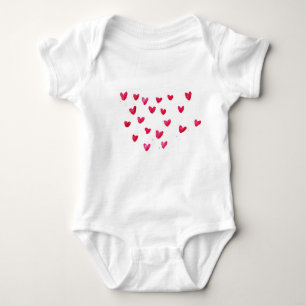 Fertigen Sie Namen mit frohen Herzen besonders an Baby Strampler