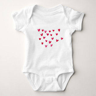 Fertigen Sie Namen mit frohen Herzen besonders an Baby Strampler