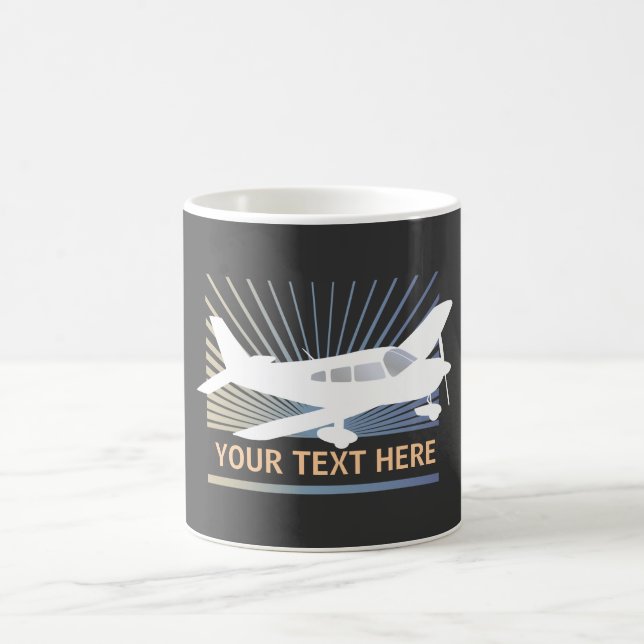 Fertigen Sie Text - niedriger Flügel-Flugzeug Kaffeetasse (Mittel)