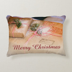 Festgeschenke als Weihnachtsmotiv Dekokissen
