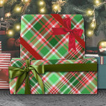 Festivals Classic Red Green White Christmas Karier Geschenkpapier<br><div class="desc">Feiern Sie die Weihnachtszeit mit einem zeitlosen, karierten Design, das Wärme und festlichen Charme zu Ihrem Urlaub Dekoration. Dieses Muster ist für eine Vielzahl von Print-on-Demand-Produkten geeignet und bietet eine klassische und farbenfrohe Touch für Accessoires und Geschenke wie Kaffeetassen, Serviertablette, Kissen, Schmuckdecken, Schmuck oder Weihnachtsgeschenke. Vereinen Sie traditionellen Stil mit...</div>