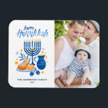 Festivals Wasserfarbe Menorah Happy Hanukkah Foto Magnet<br><div class="desc">Happy Hanukka! Senden Sie Hanukkah Wünsche an Familie und Freunde mit diesem anpassbaren Foto Magneten. Es zeigt Aquarellbilder von Hanukkah-Symbolen wie Hanukkiah oder menorah,  sufganiyot,  Oliven und dreidel. Personalisieren Sie diese durch Hinzufügen von Namen und Fotos.</div>