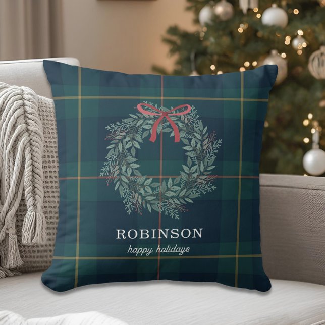 Festive Christmas Wreath Family Name Holiday Kissen (Von Creator hochgeladen)