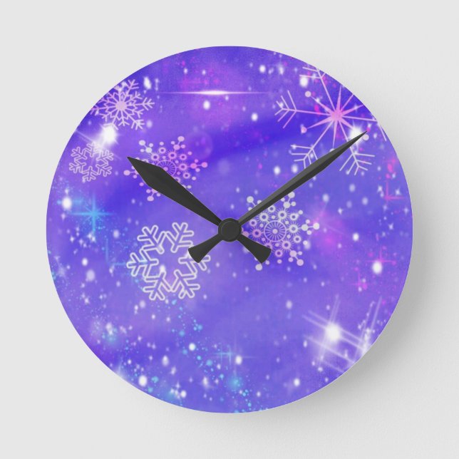 Festive Purple Snowflake Stars Christmas Party Runde Wanduhr (Vorderseite)
