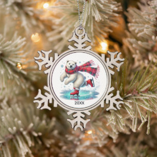 Festiver Eislaufender Eisbär fügt Jahr hinzu  Schneeflocken Zinn-Ornament